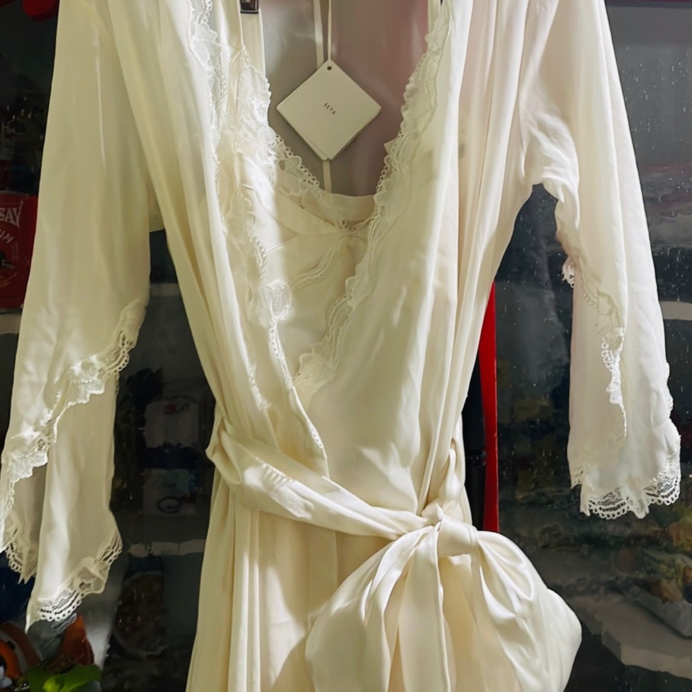 LA PERLA NWT SETA lingerie set. Silk & lace Night gown with matching robe